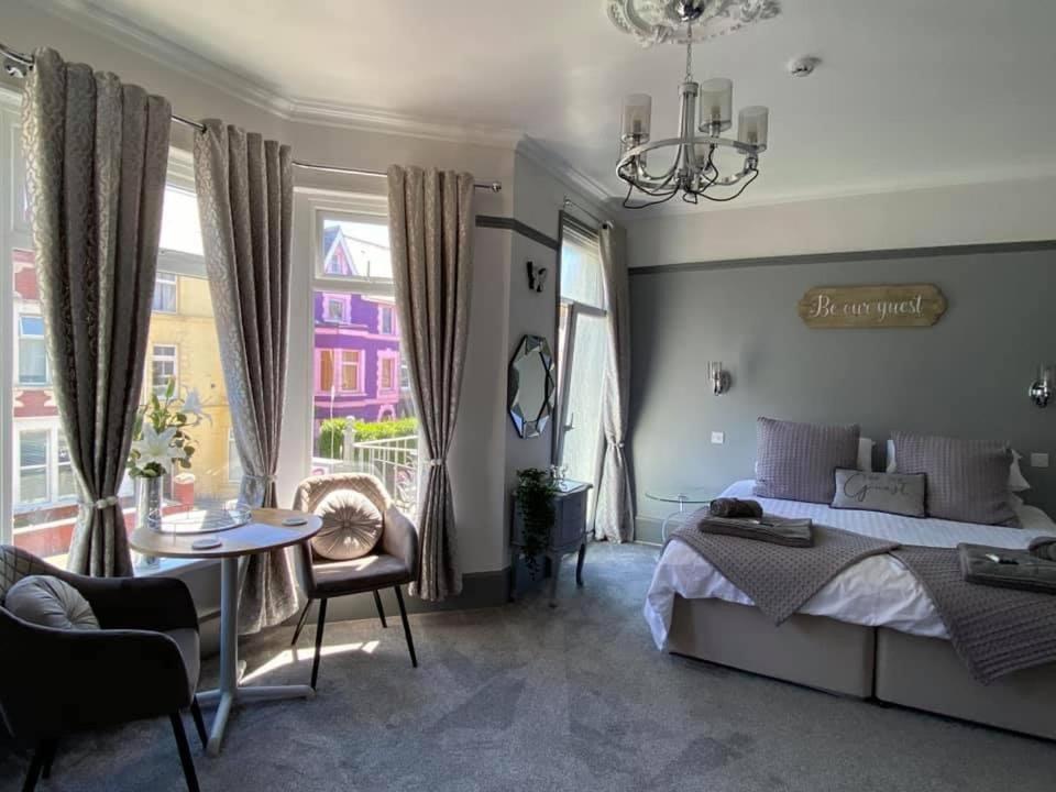 Butterfly Guest House Porthcawl Eksteriør billede