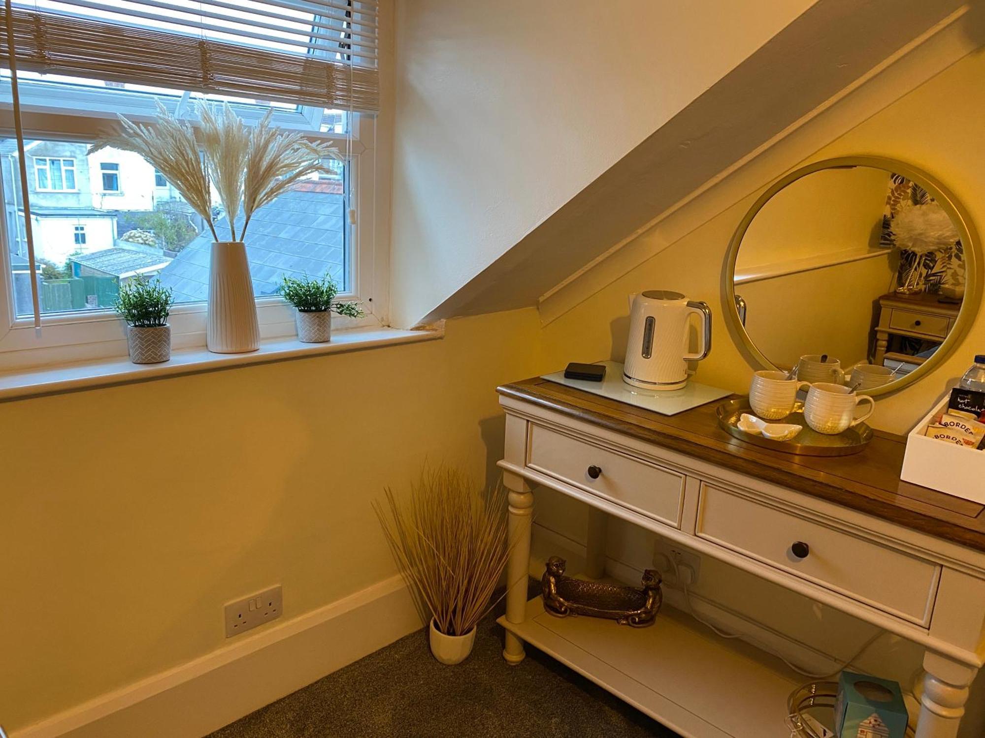 Butterfly Guest House Porthcawl Eksteriør billede